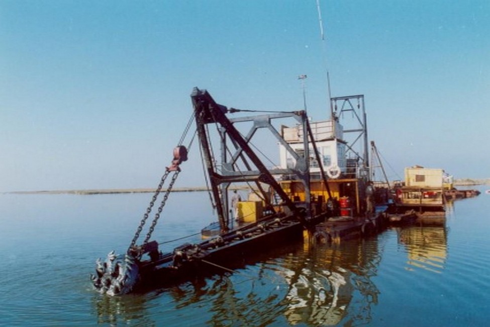 شقة 4 غرف على شارع تجاري