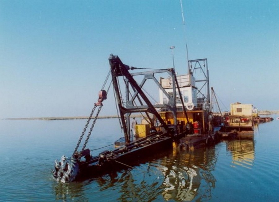 شقة 4 غرف على شارع تجاري