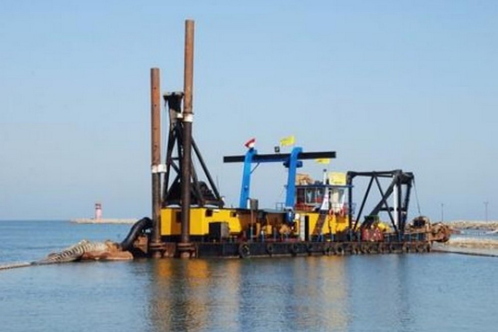 شقة 4 غرف على شارع تجاري